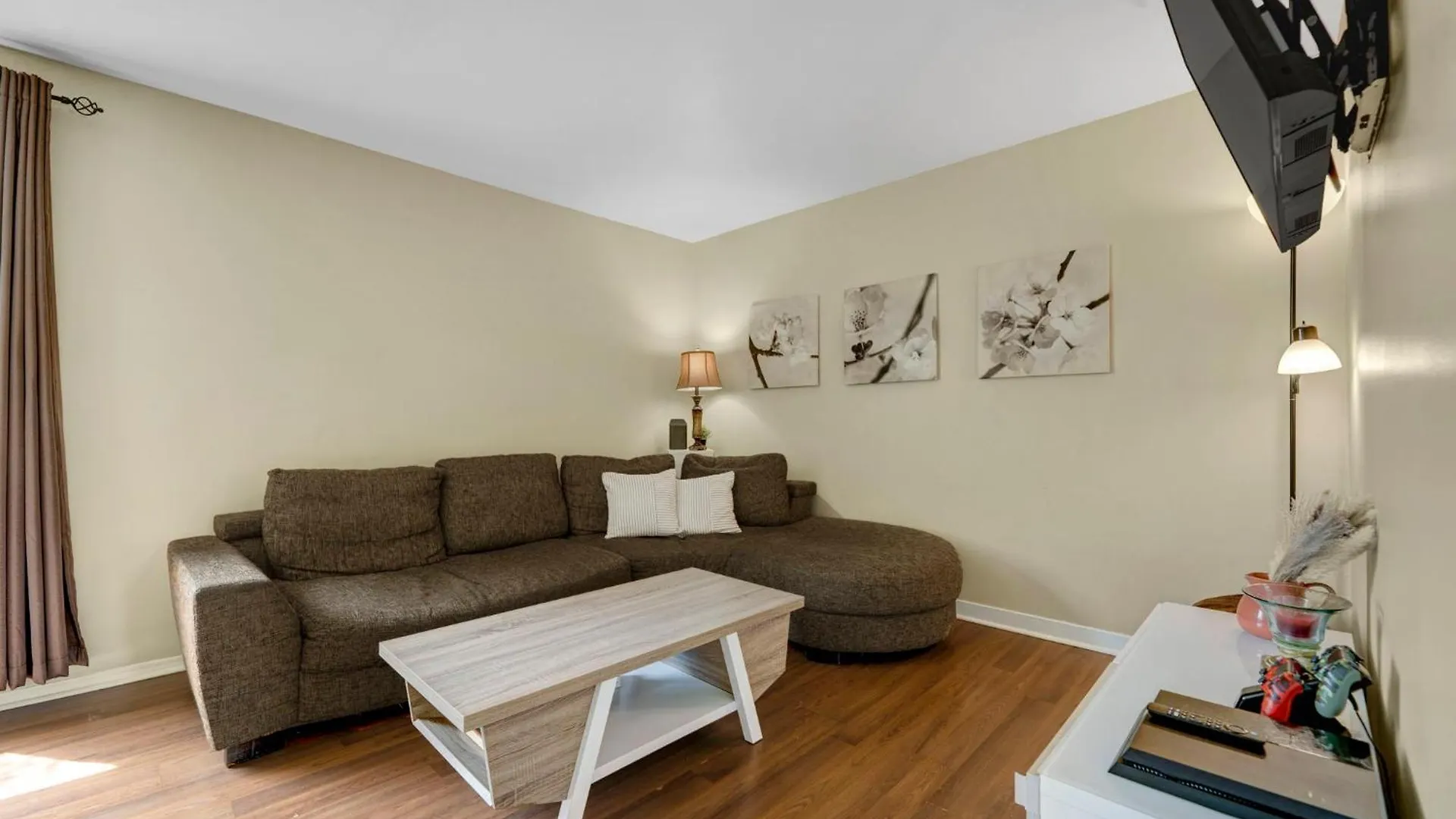 Dreams Off 16Th Villa YYC